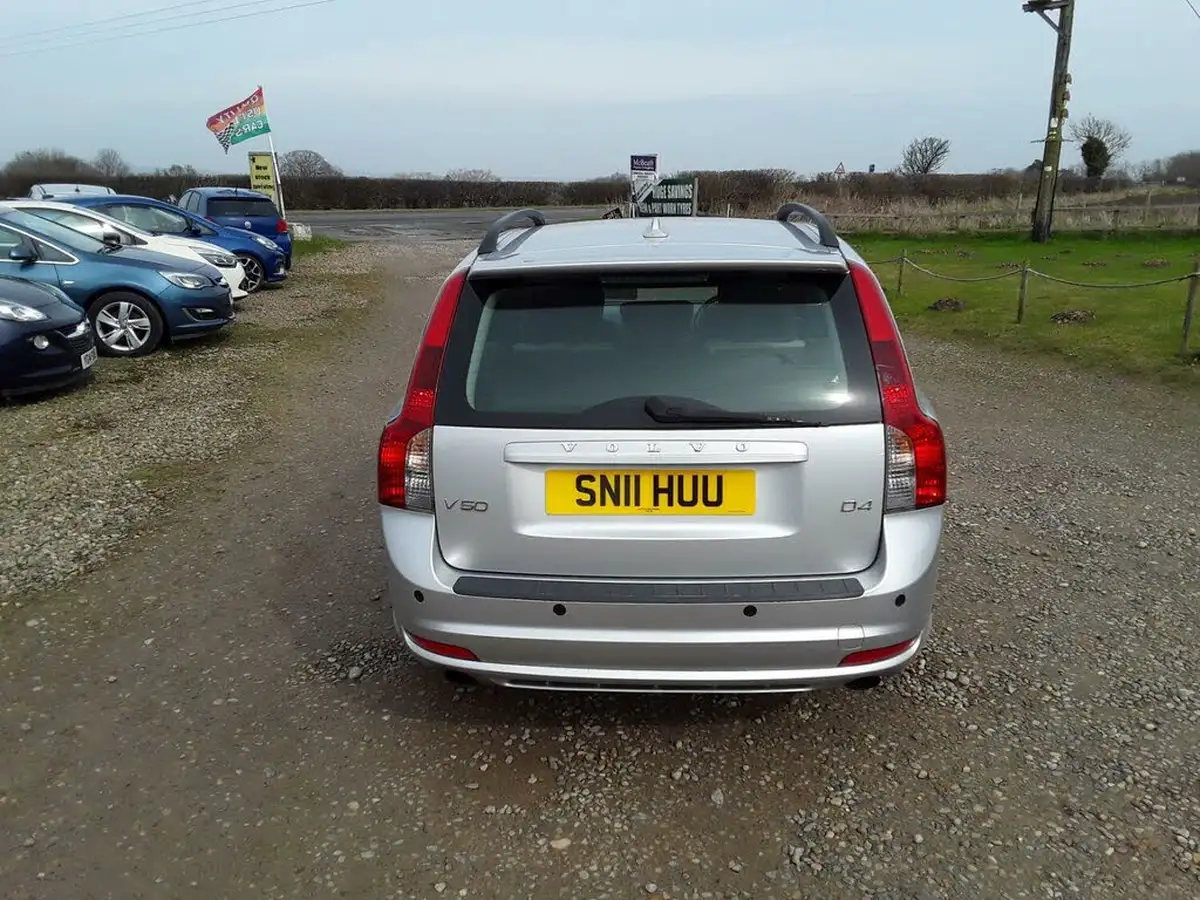 2011-volvo-v50-20td-r-design-d4-177ps-geartronic-big-5