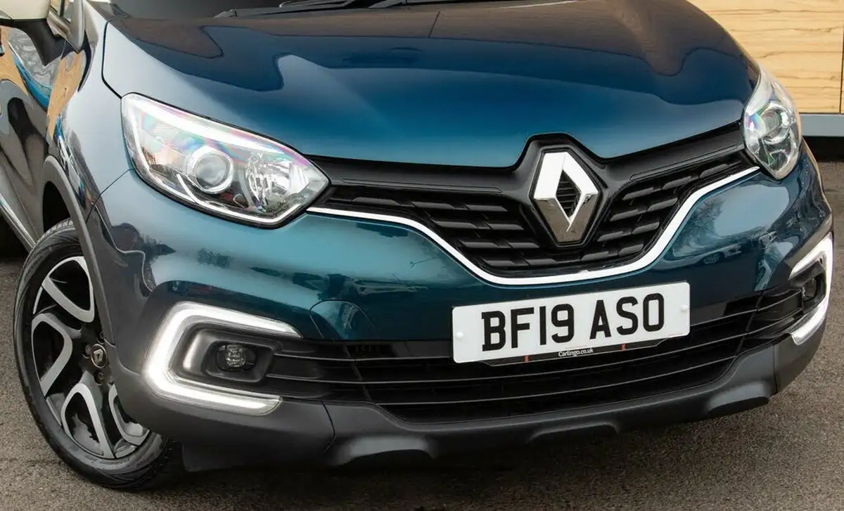 2019-renault-captur-09-tce-iconic-big-10