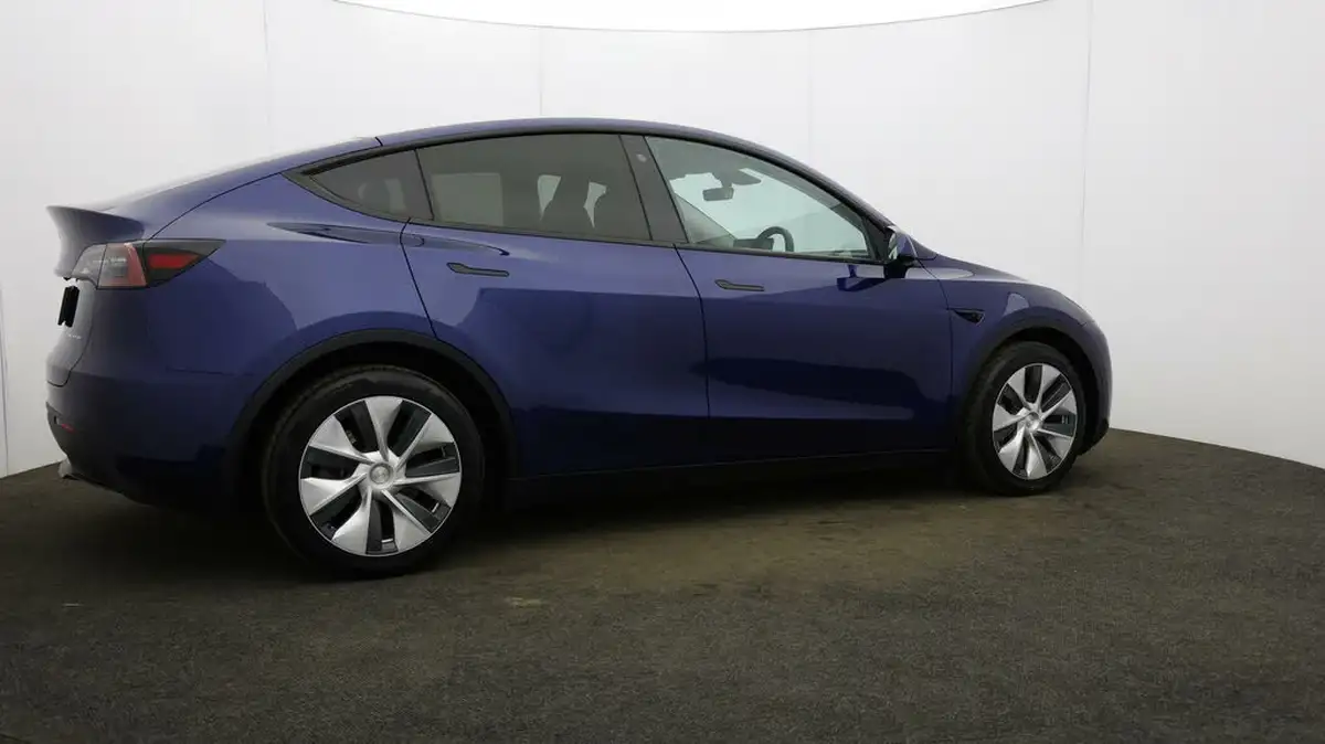 2022-tesla-model-y-e-long-range-big-50
