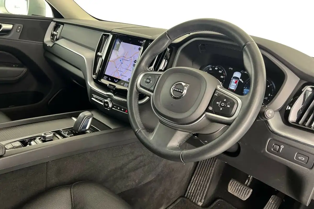 2021-volvo-xc60-20td-b4-momentum-awd-big-9