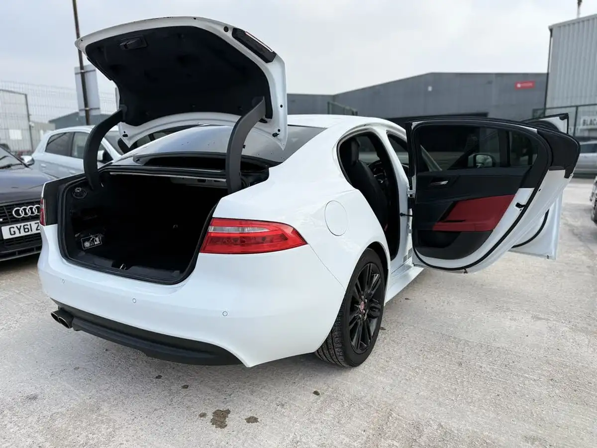 2016-jaguar-xe-20d-r-sport-180ps-auto-big-15