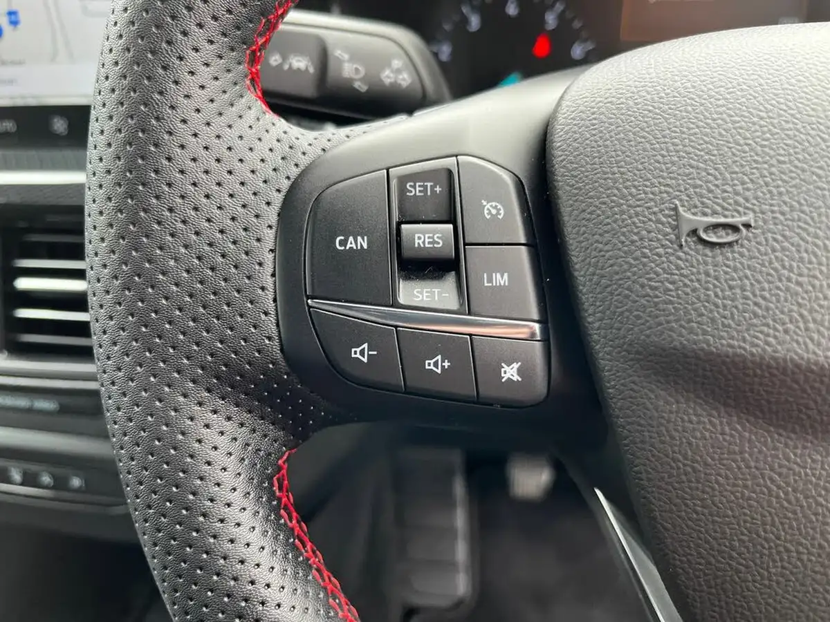 2023-ford-focus-10t-st-line-125ps-hatchback-big-32