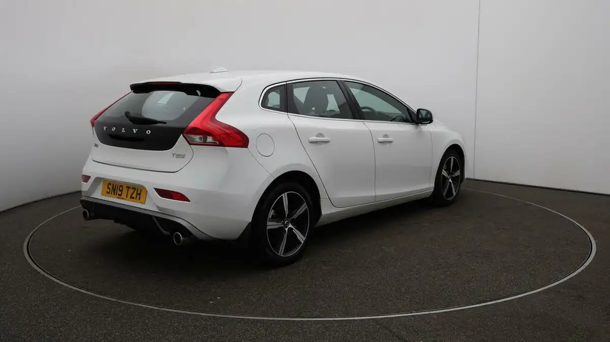 2019-volvo-v40-20-t2-r-design-big-7