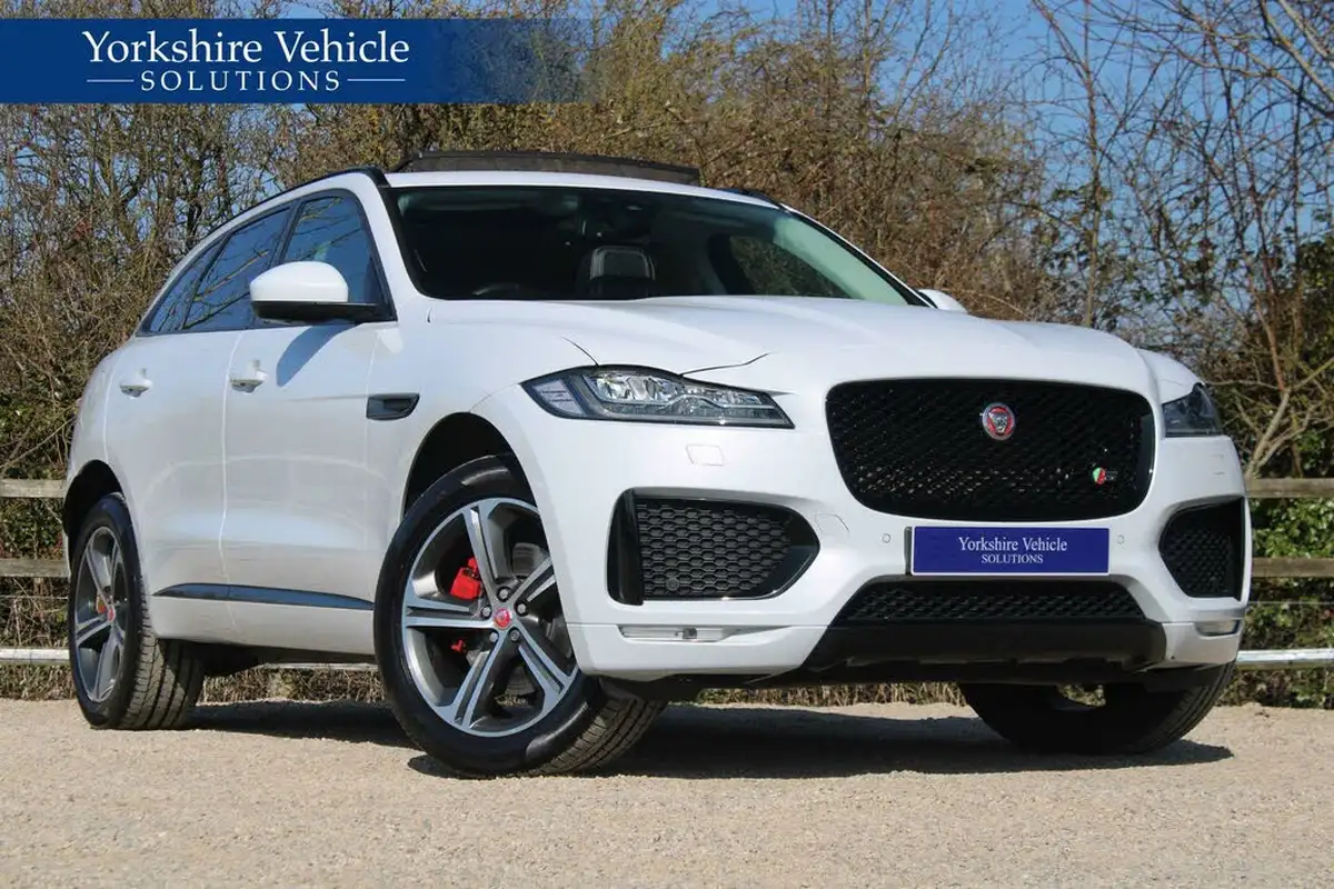 2017-jaguar-f-pace-30-v6-sc-s-30-big-0