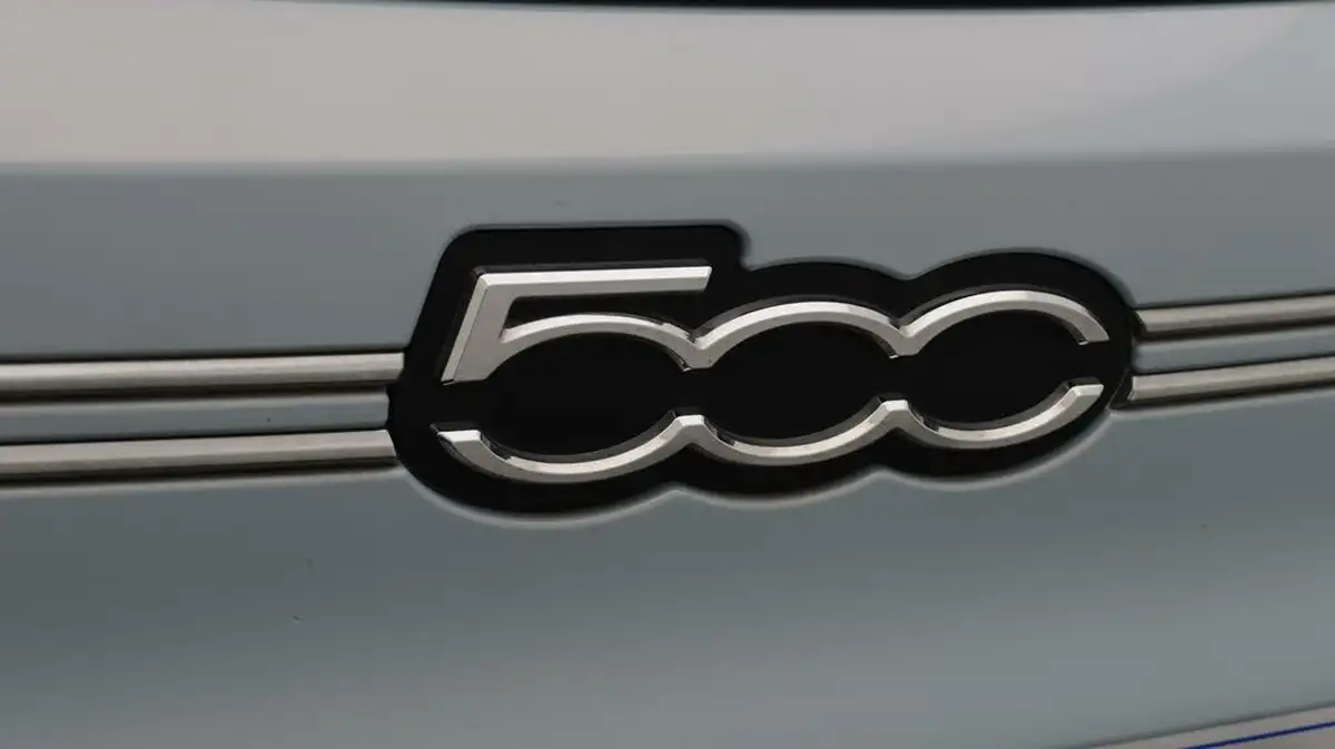 2021-fiat-500-e-la-prima-big-24