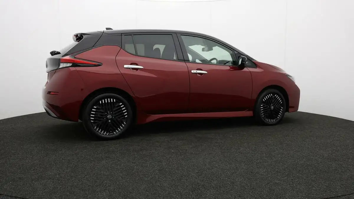 2023-nissan-leaf-e-tekna-39kwh-big-35