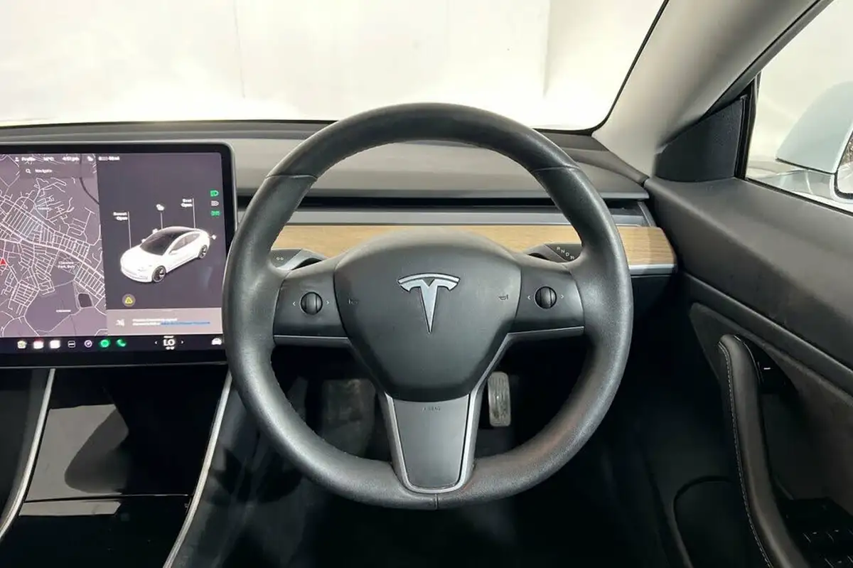 2020-tesla-model-3-e-long-range-big-14