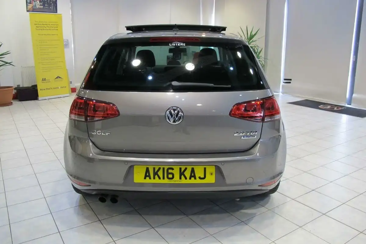2016-volkswagen-golf-20tdi-gt-edition-5d-dsg-big-9