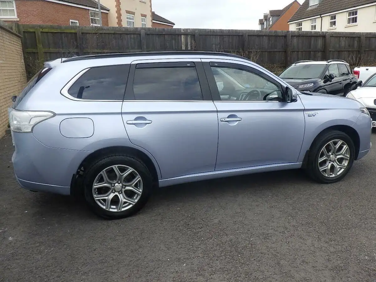 2014-mitsubishi-outlander-20-gx4h-big-15