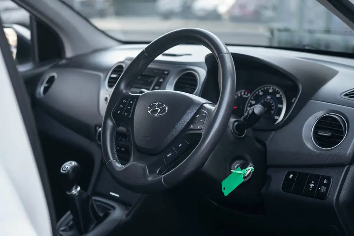2017-hyundai-i10-12-premium-big-3