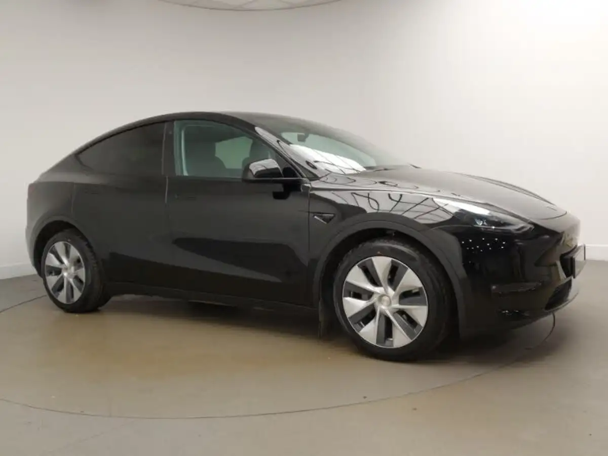2022-tesla-model-y-e-long-range-big-12