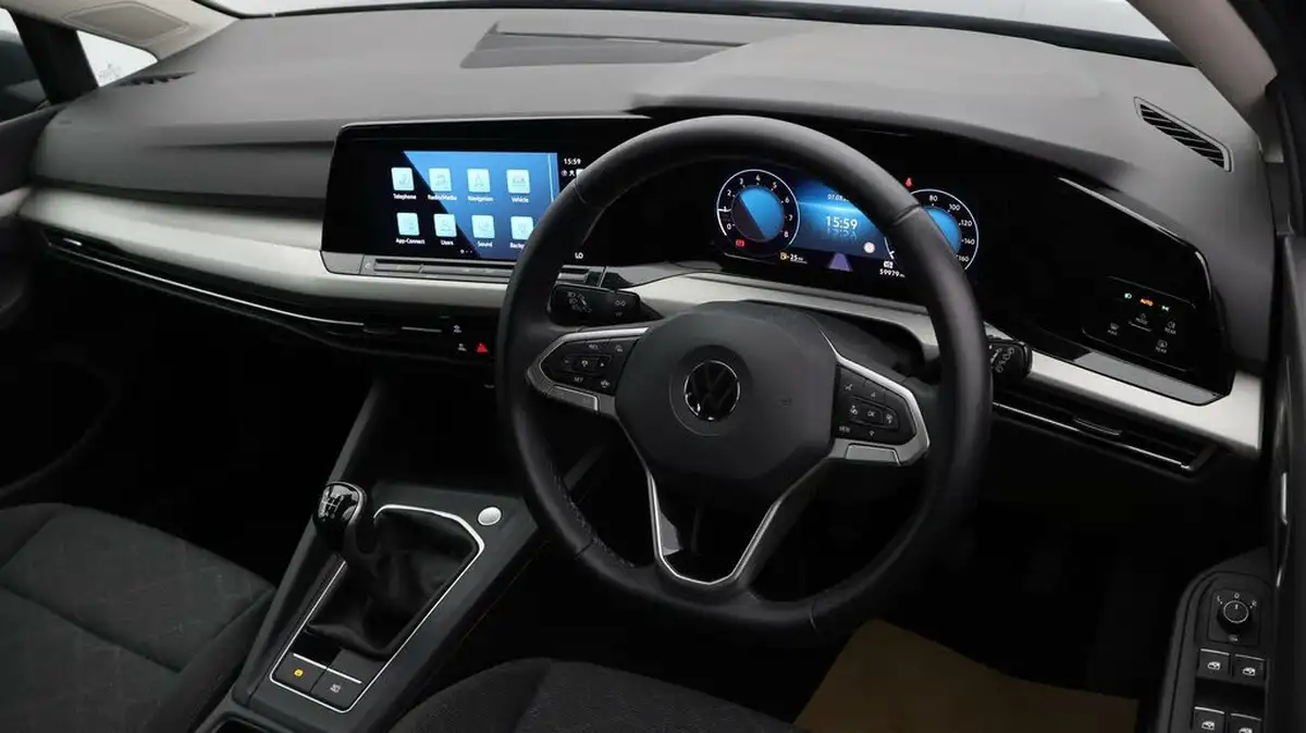 2021-volkswagen-golf-10-tsi-life-hatchback-big-8
