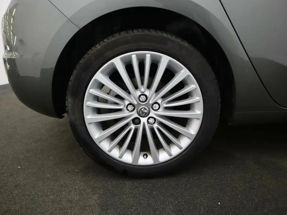 2019-vauxhall-astra-16i-turbo-elite-nav-hatchback-big-5
