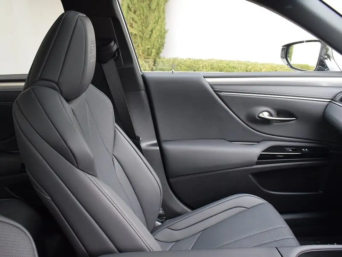 2023-lexus-es-300h-25-f-sport-big-15