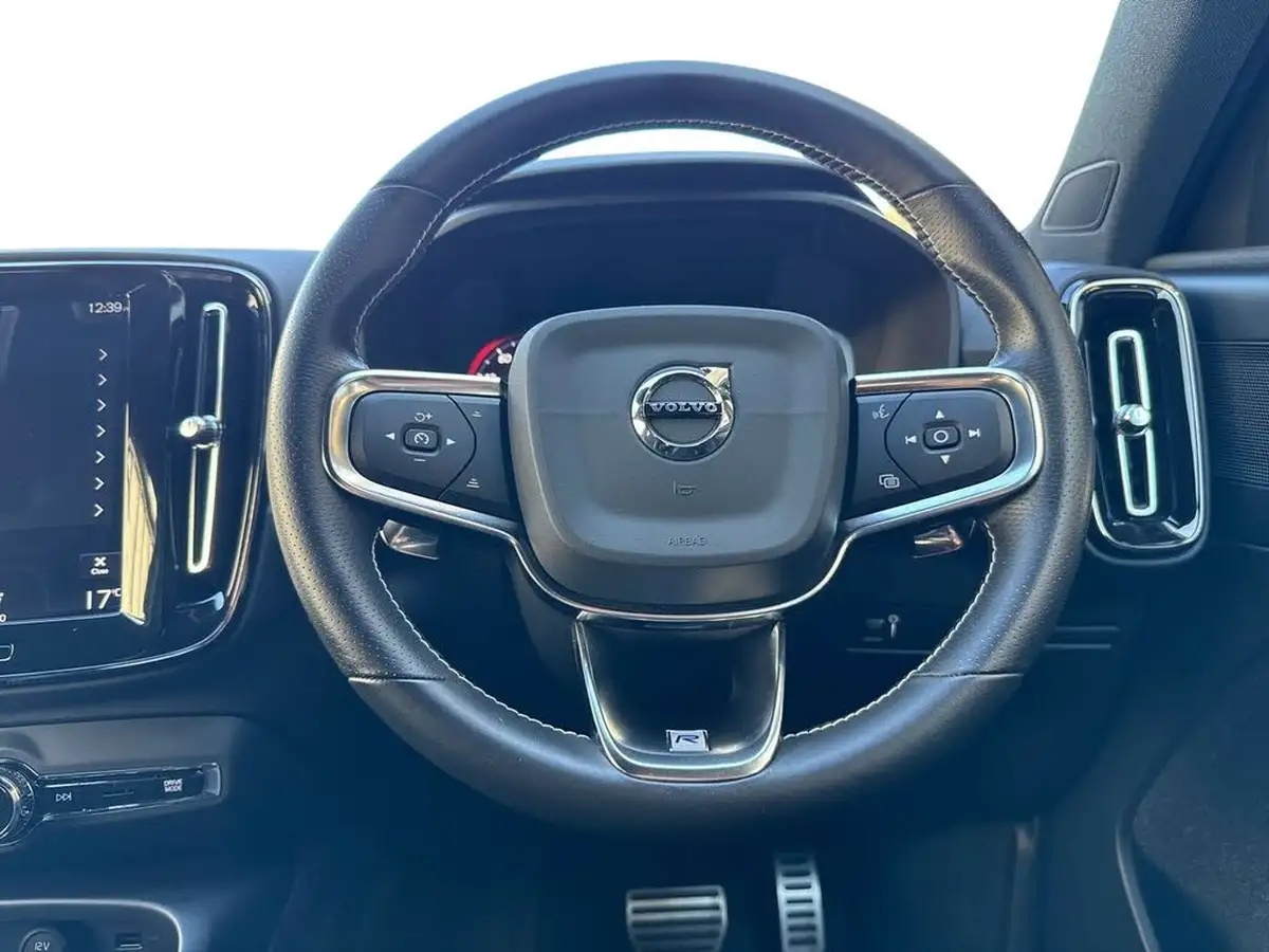 2019-volvo-xc40-20-t4-r-design-awd-big-16