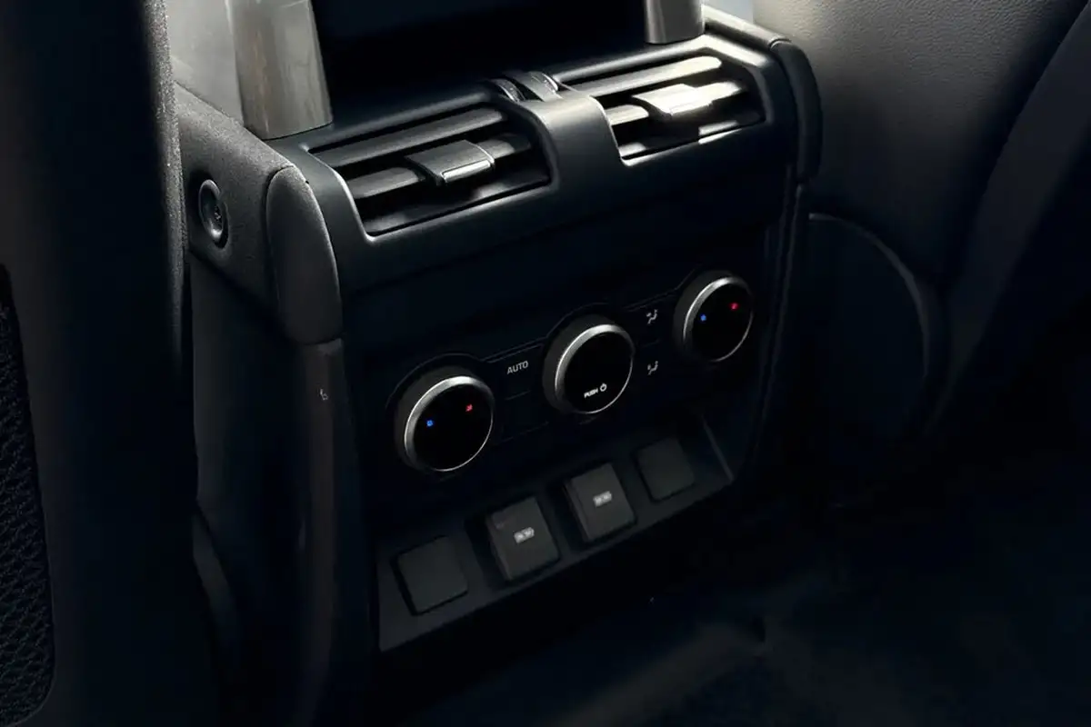 2023-land-rover-110-defender-30-d300-x-dynamic-se-big-18