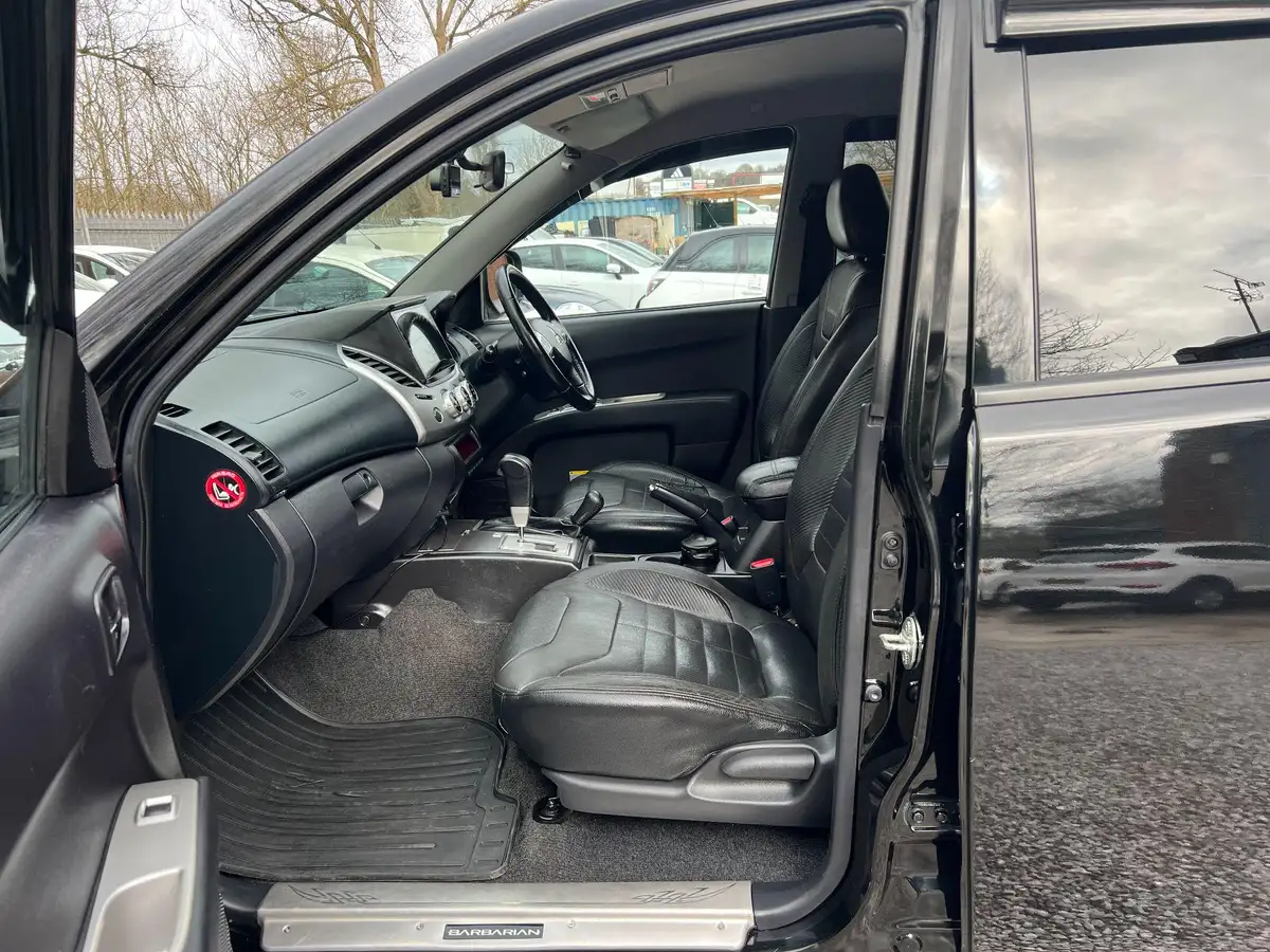 2014-mitsubishi-l200-25td-barbarian-auto-big-22