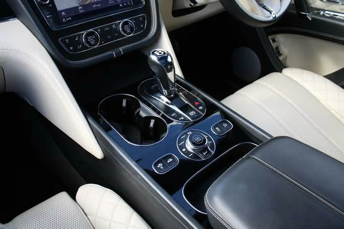 2016-bentley-bentayga-60-w12-big-29