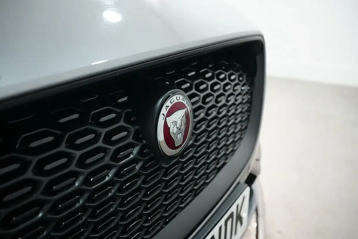 2021-jaguar-i-pace-ev400-black-big-17