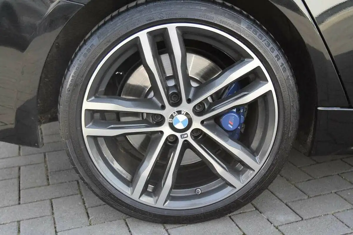 2018-bmw-3-series-20-320i-xdrive-m-sport-shadow-edition-saloon-4d-auto-big-4