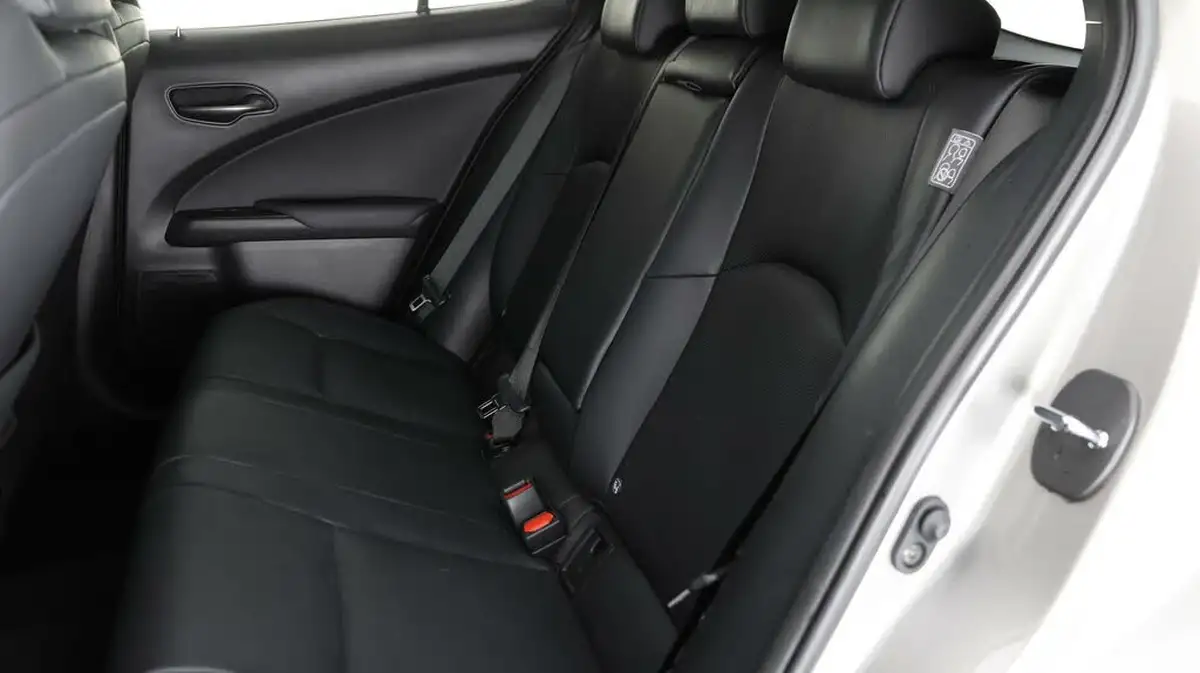 2021-lexus-ux-300e-e-ux-big-15