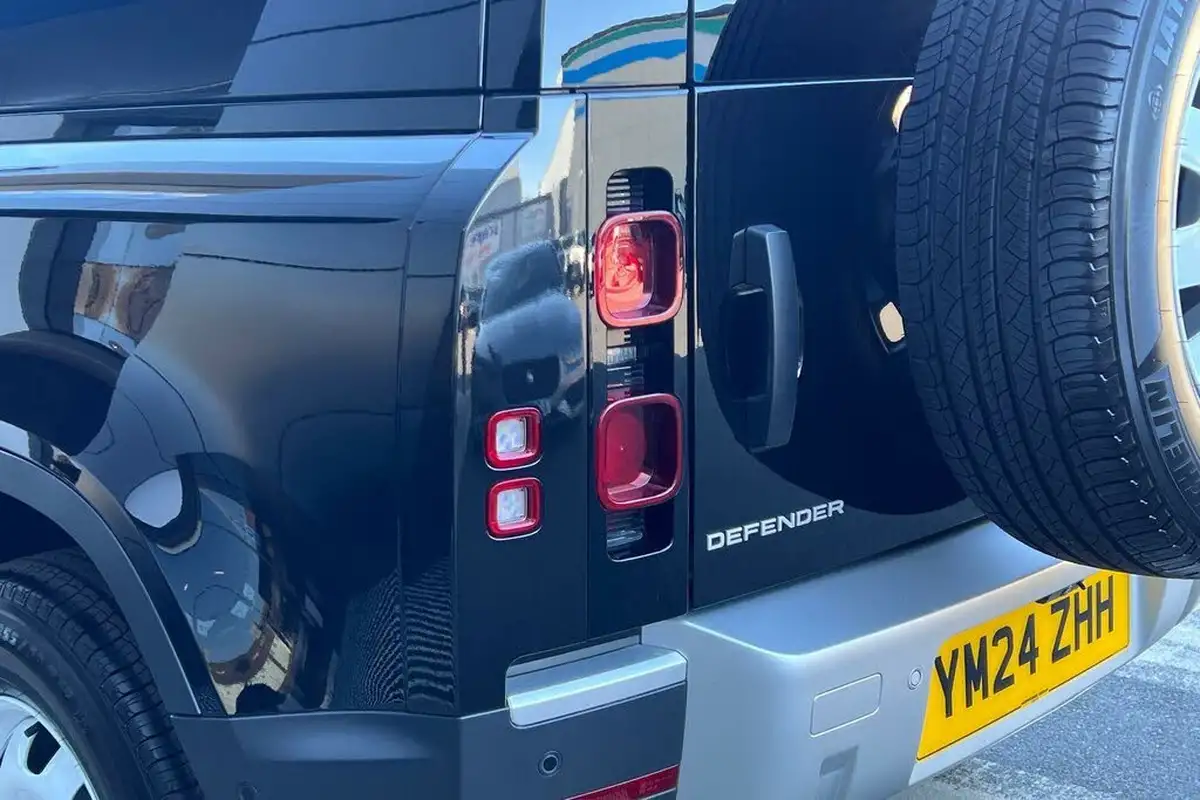 2024-land-rover-90-defender-30-d250-hard-top-standard-90-big-20