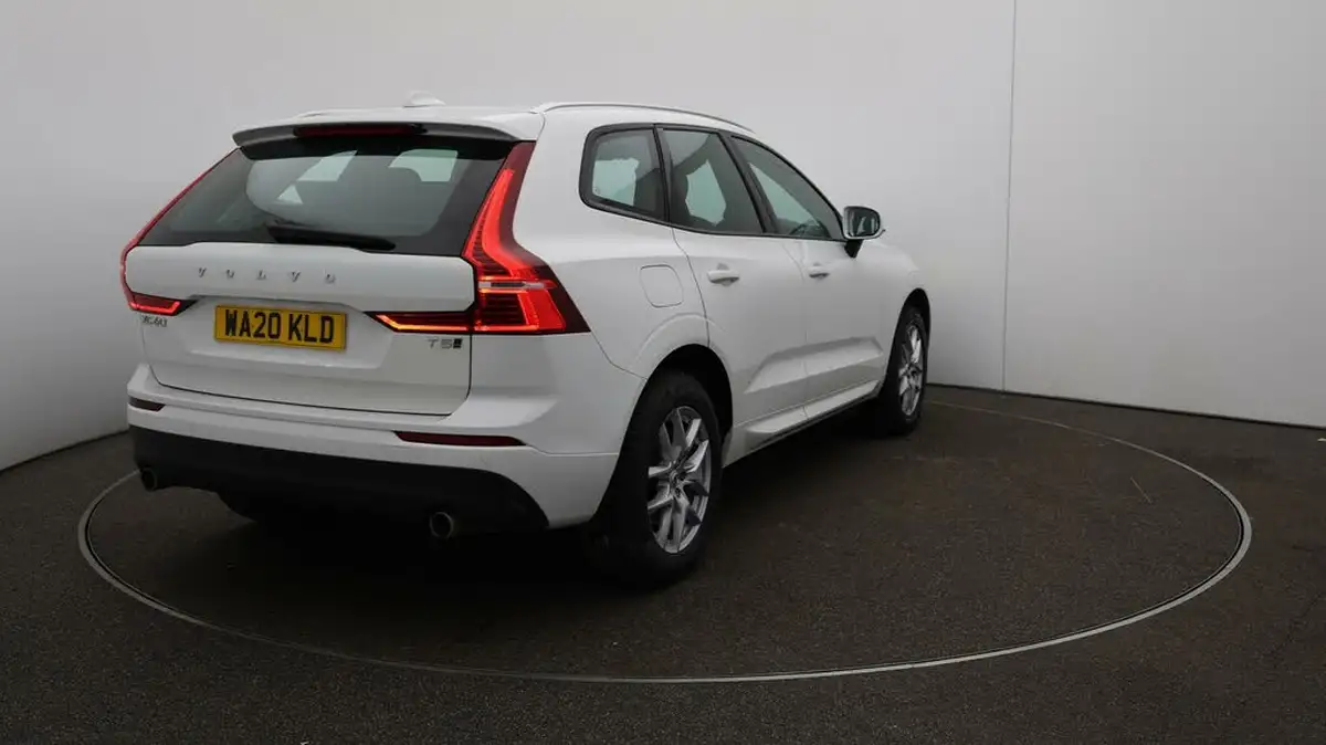 2020-volvo-xc60-20-t5-momentum-awd-big-47