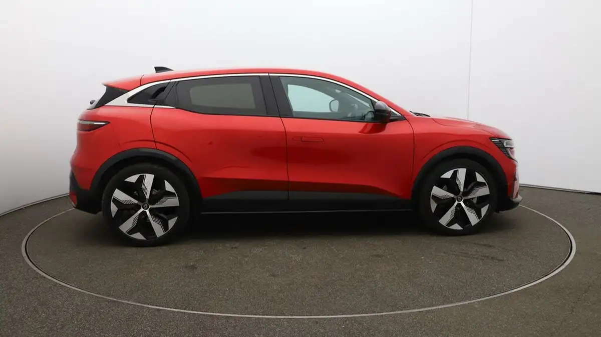 2023-renault-megane-e-tech-e-techno-big-48