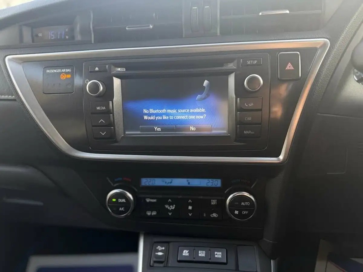 2015-toyota-auris-18-vvt-i-hsd-excel-hatchback-e-cvt-big-18