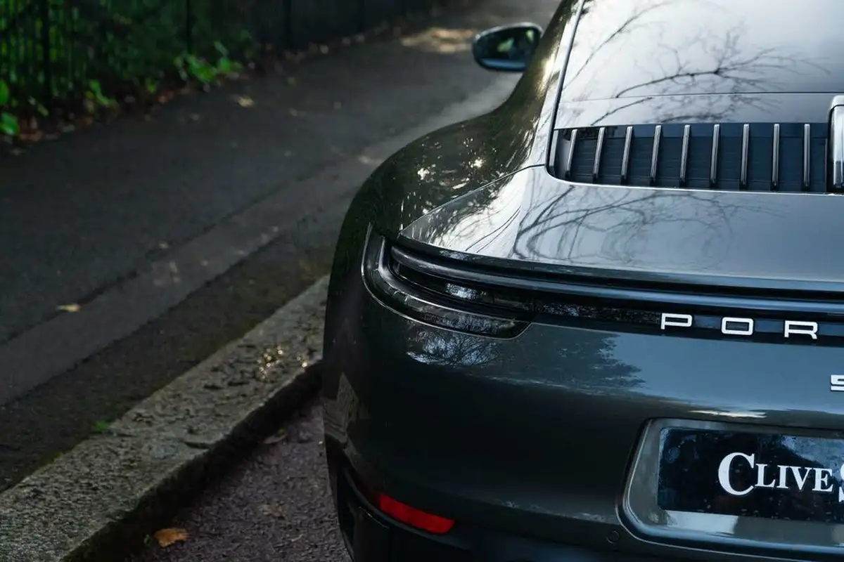 2023-porsche-911-30-carrera-coupe-big-16