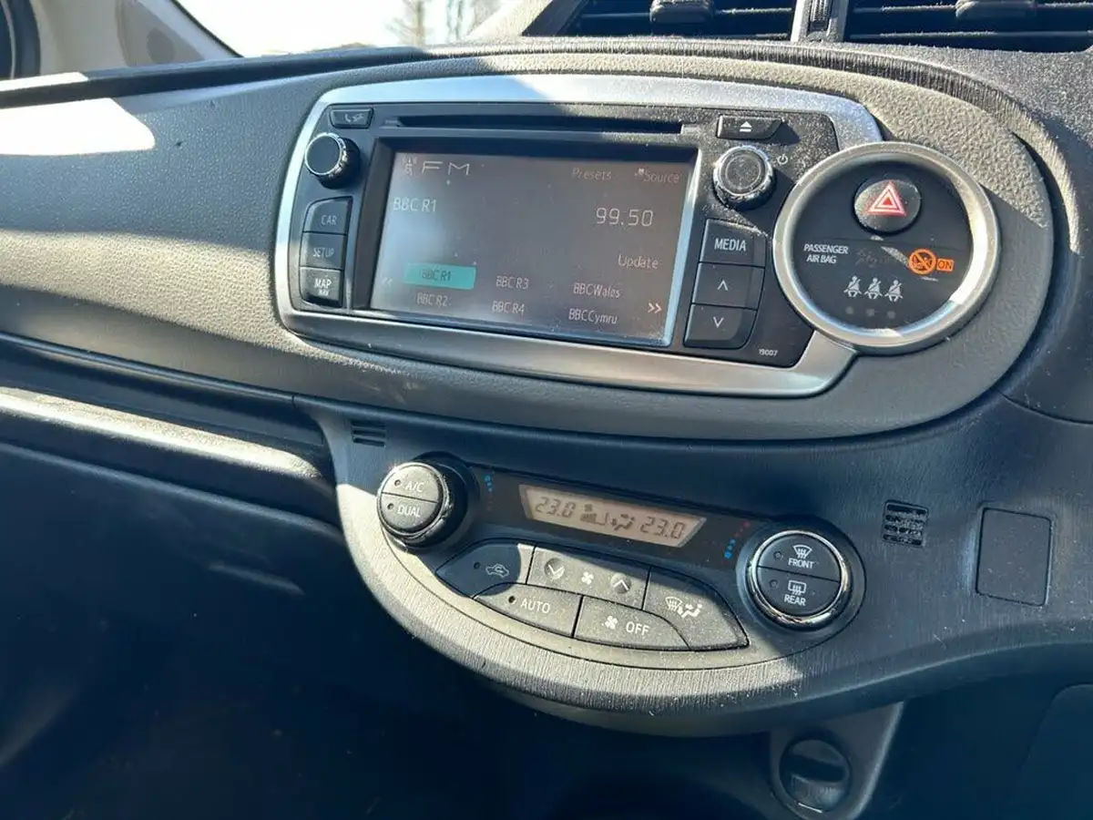 2014-toyota-yaris-133-icon-big-11