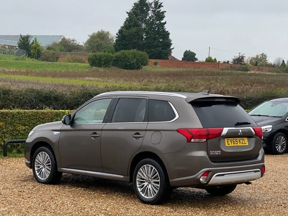 2019-mitsubishi-outlander-24-dynamic-phev-big-6