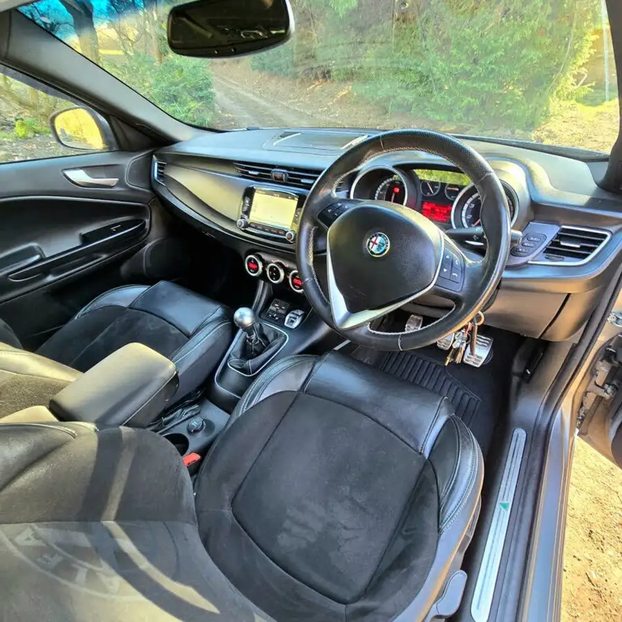 2014-alfa-romeo-giulietta-14-sportiva-nav-big-24