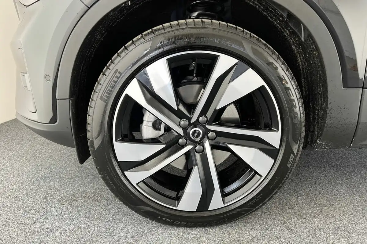 2024-volvo-xc40-20-b3-ultimate-big-4