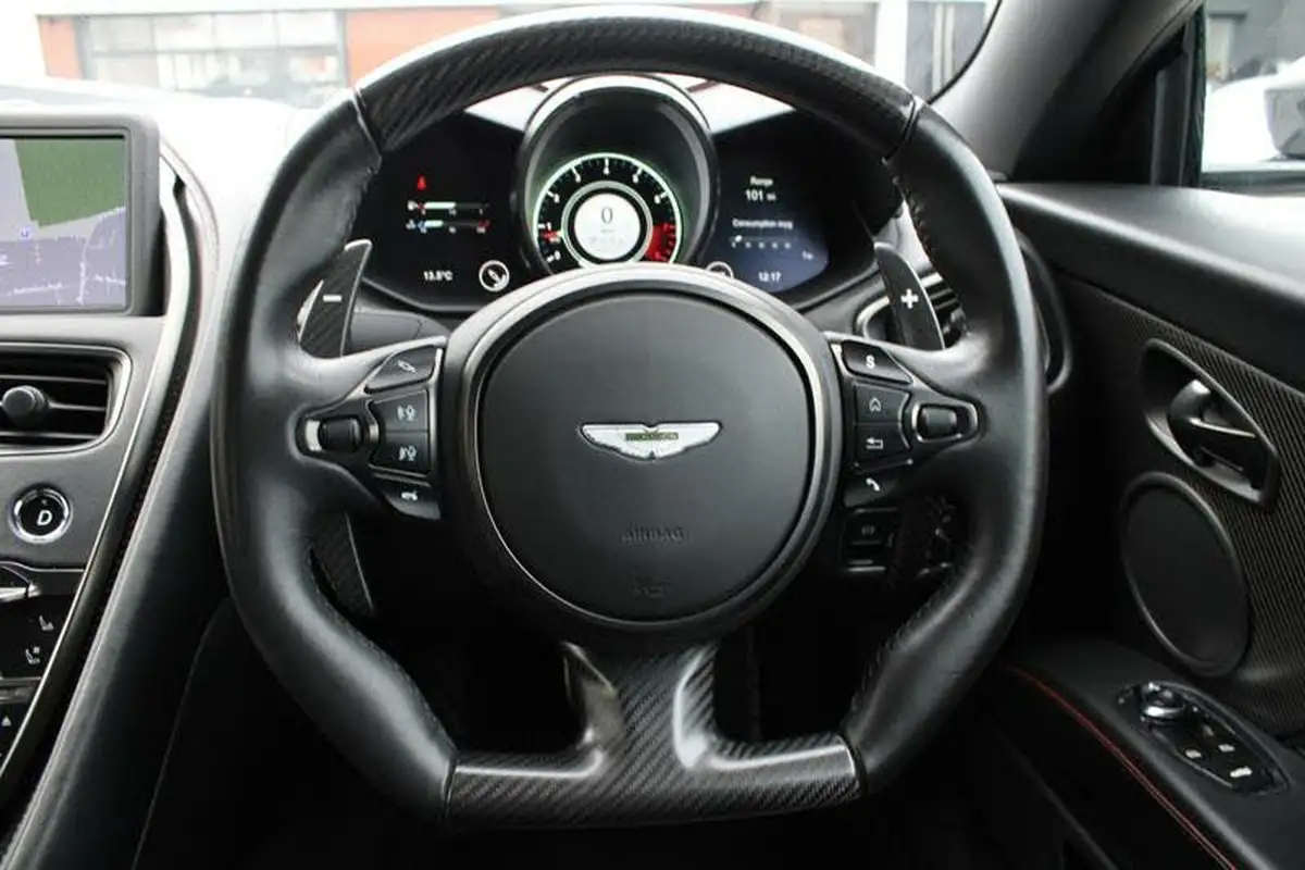 2020-aston-martin-dbs-52-v12-superleggera-volante-big-21