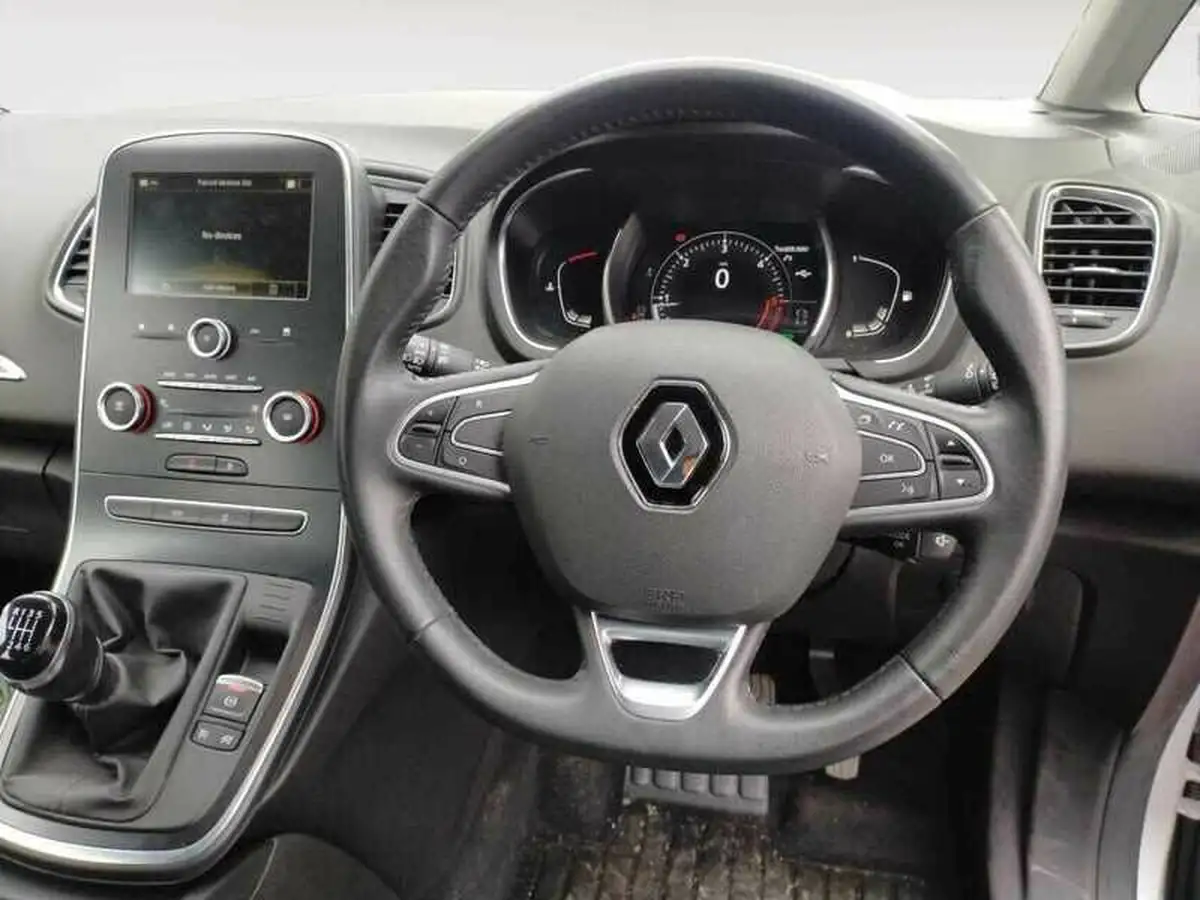 2019-renault-scenic-17dci-iconic-big-3