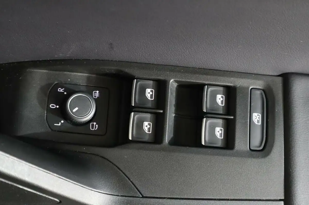 2020-seat-leon-14-e-hybrid-fr-hatchback-big-27
