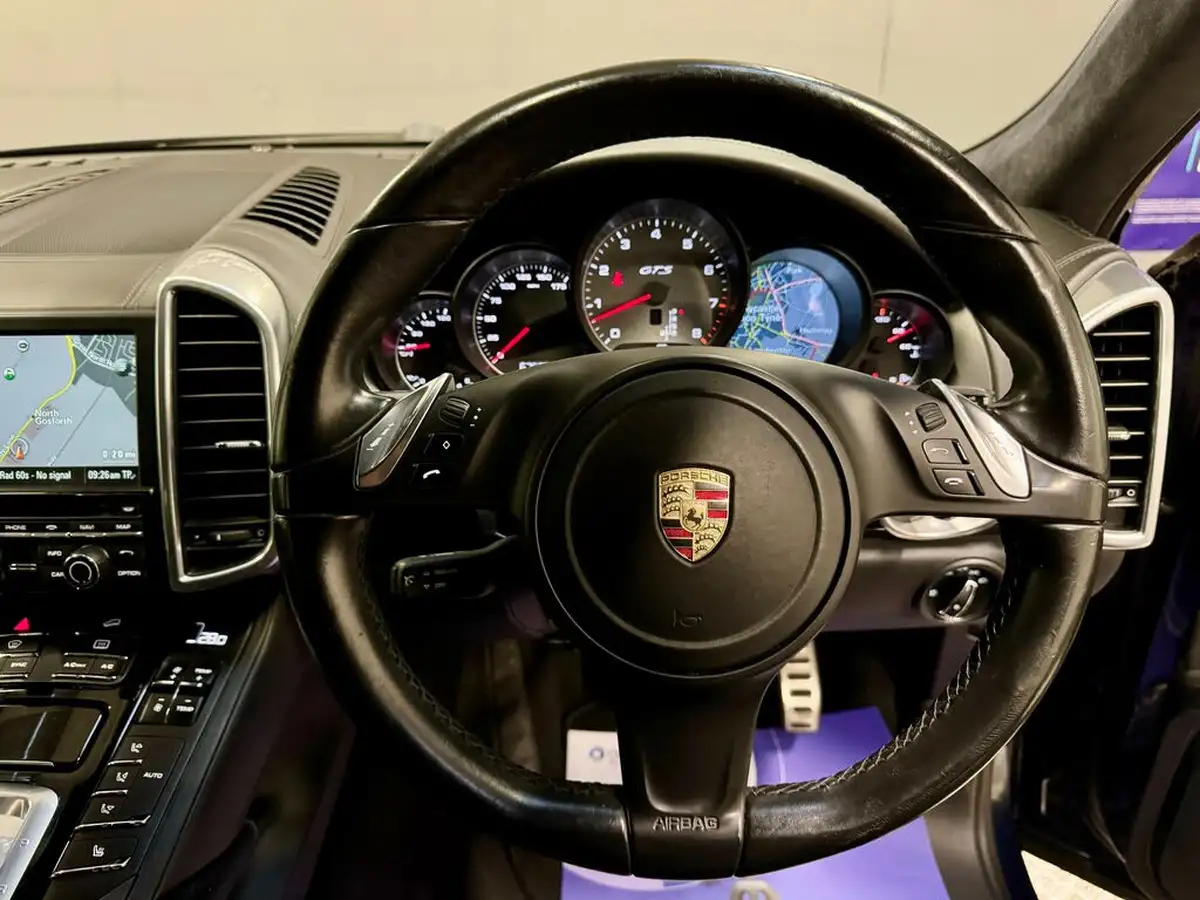 2014-porsche-cayenne-48-gts-big-13