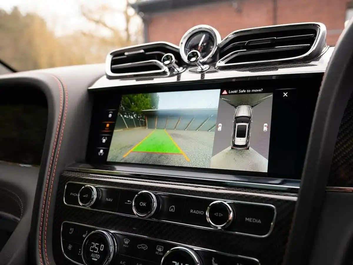 2019-bentley-bentayga-40-v8-big-36