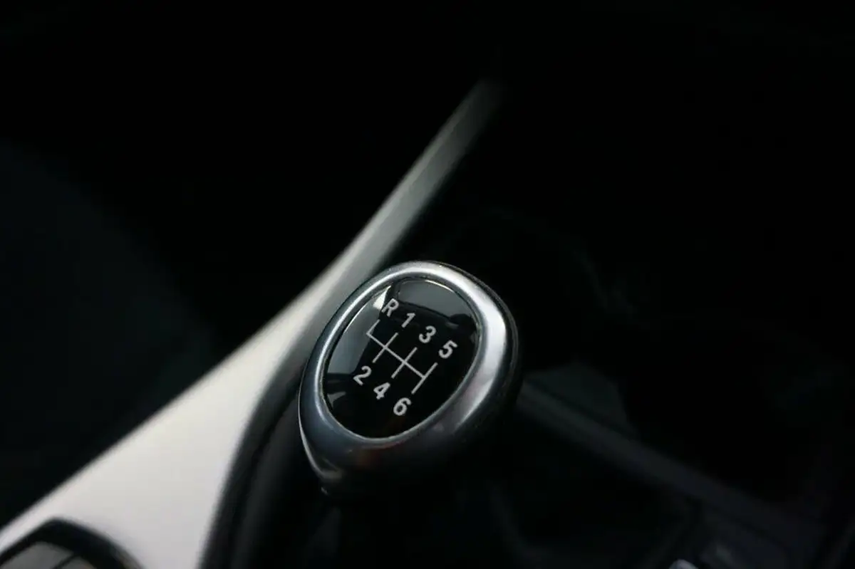 2013-bmw-1-series-16-114i-se-ss-5d-big-23