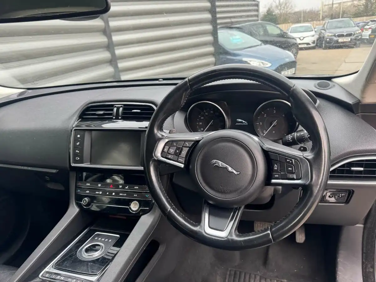 2018-jaguar-f-pace-20-i4d-prestige-180ps-auto-big-10
