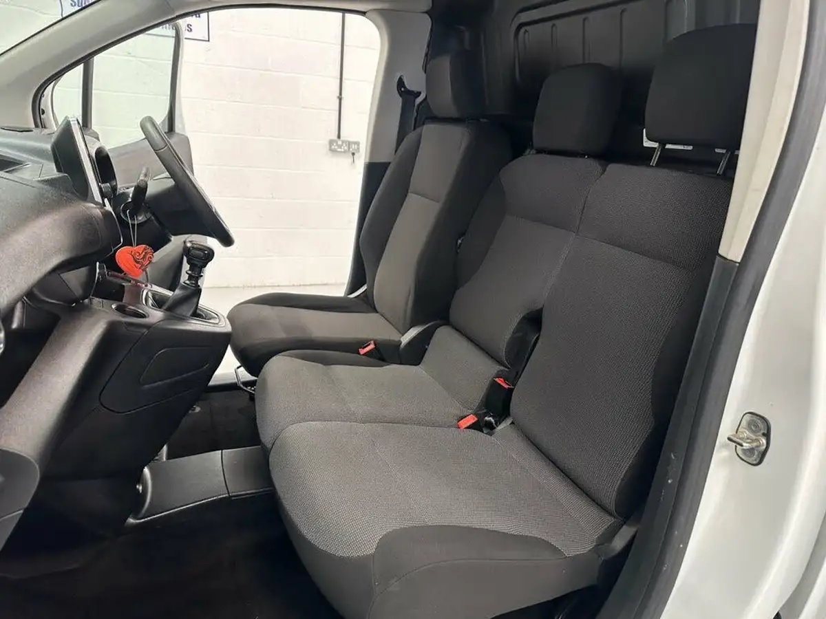 2022-vauxhall-combo-15cdti-sportive-2000-100pseu6d-big-13