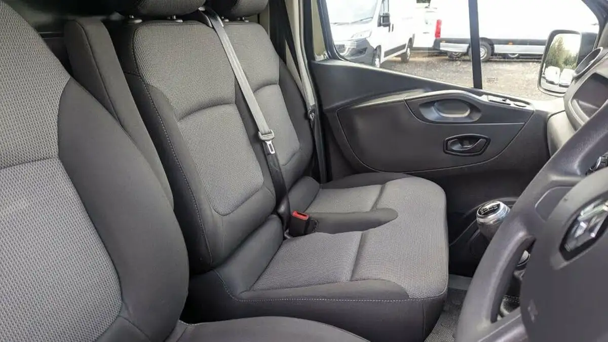 2021-renault-trafic-20dci-sl30-energy-120-business-panel-big-11