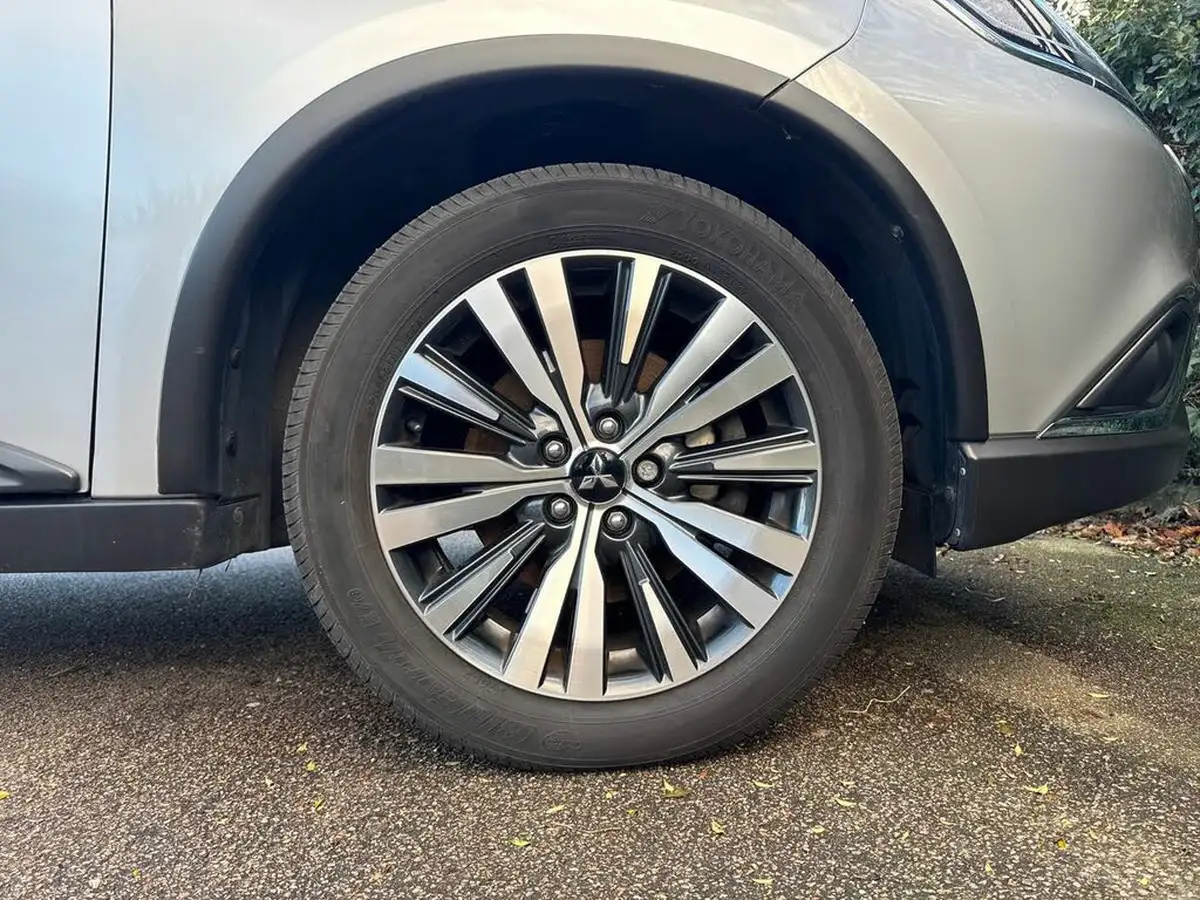 2020-mitsubishi-outlander-20-exceed-big-7