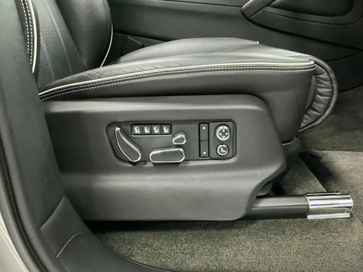 2021-bentley-bentayga-40-v8-big-26