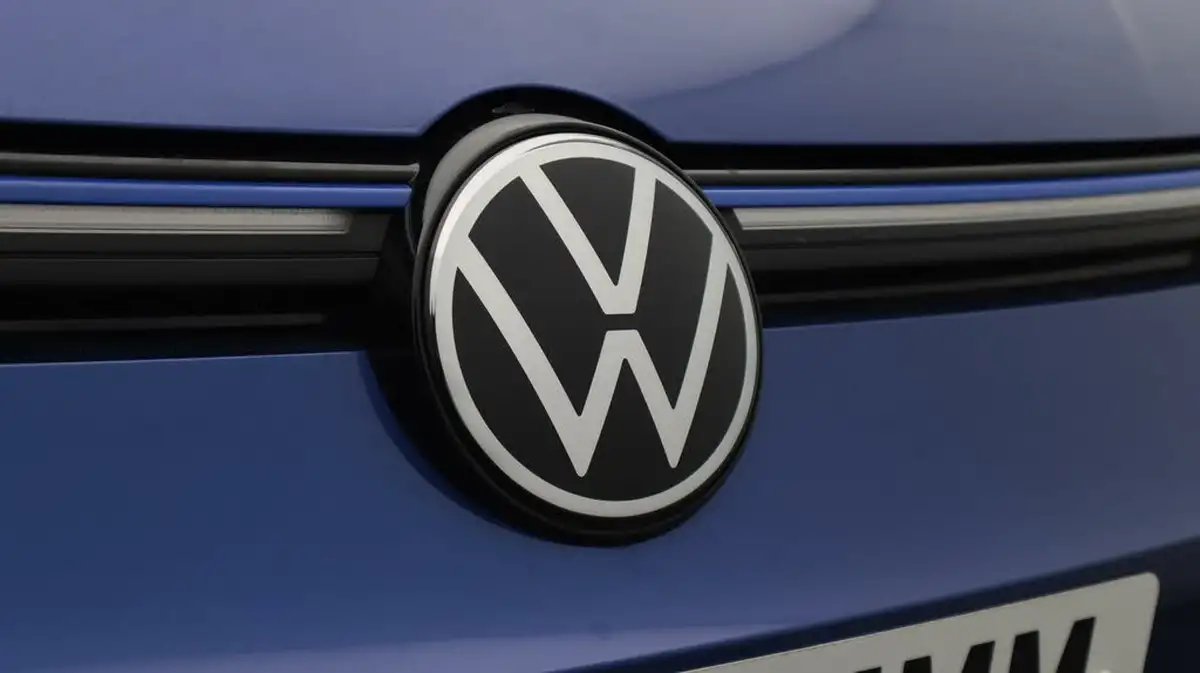 2024-volkswagen-golf-20-tsi-r-320ps-hatchback-big-22