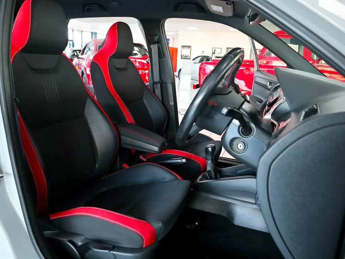 2019-skoda-fabia-10-tsi-monte-carlo-109ps-estate-big-20