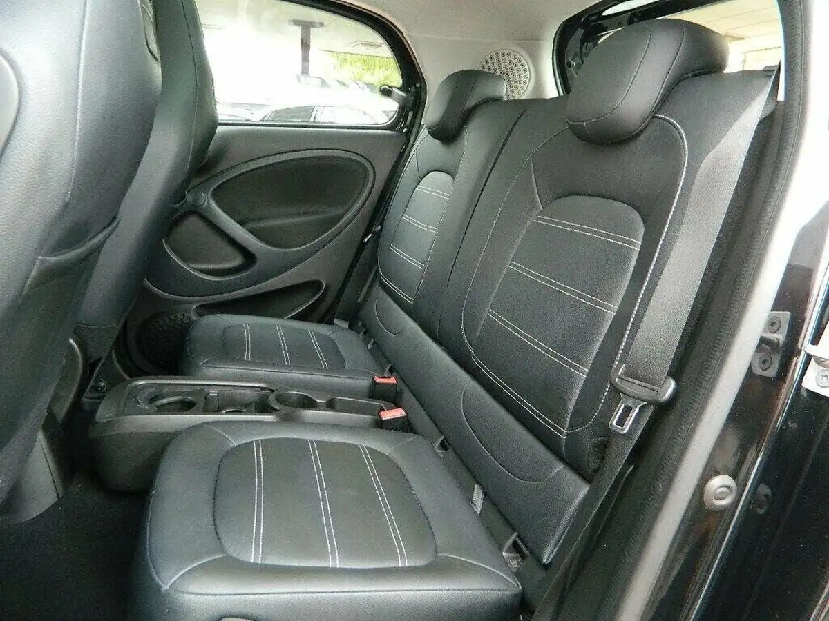 2020-smart-forfour-eq-prime-exclusive-big-26