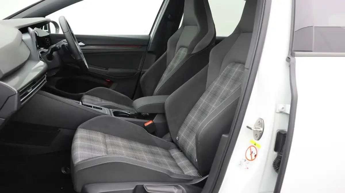 2021-volkswagen-golf-20tdi-gtd-big-13