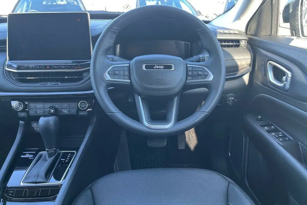 2024-jeep-compass-15-altitude-big-14